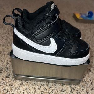 Nike Court Borough Low 2